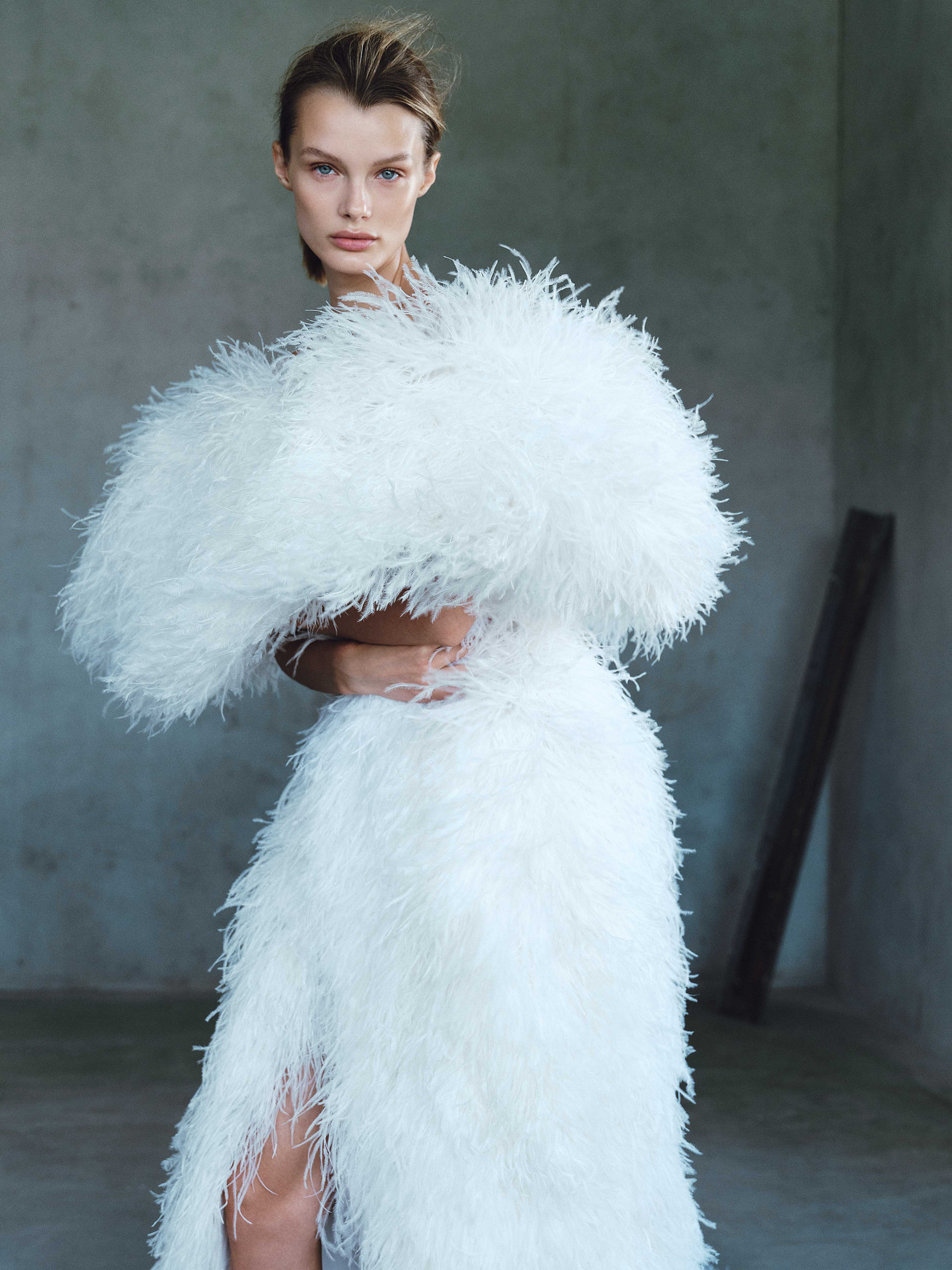 Atelier Biser portrait framed by white feather styling
